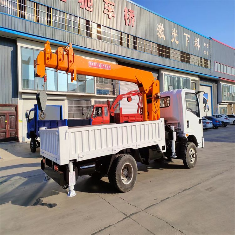 莿桐乡三轮随车吊定制 农用改装机自备吊中瑞长期出售